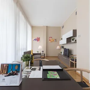 Appartement Hemeras Boutique Homes - Design Near Duomo Cathedral, Milaan